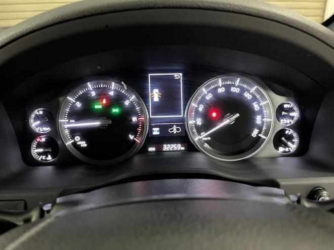 ランドクルーザー２００系後期型　ＺＸ　本州仕入　寒冷地仕様　禁煙車　トヨタセーフティセンス　純正２０インチＡＷ　純正１８ＡＷ＋スタッドレスタイヤ付　モデリスタスポイラー　電動サンルーフ　純正ブラウンレザーシート　純正ナビ（ワンセグ地デジ　Ｂｌｕｅｔｏｏｔｈ対応）＋バックカメラ　ブラインドスポット　車線逸脱警報　クルーズコントロール　ハイトコントロール　シートヒーター＆クーラー　ステアリングヒーター　両席パワーシート　ＥＴＣ 4WD 4600 5Dr