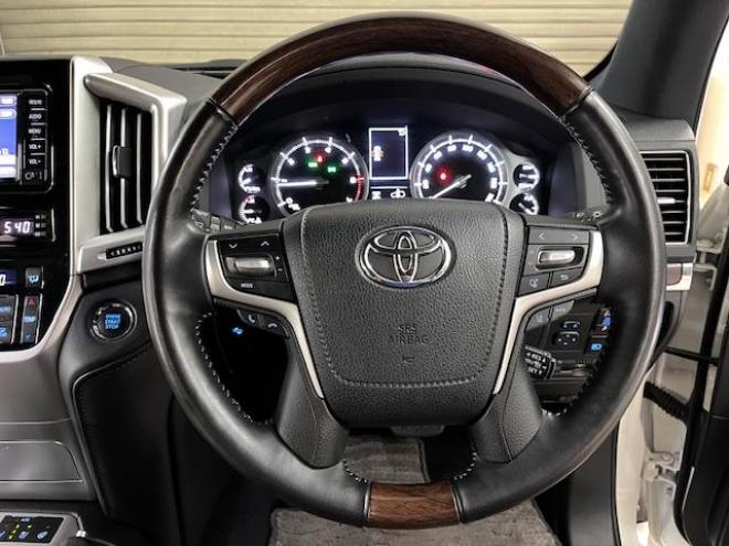 ランドクルーザー２００系後期型　ＺＸ　本州仕入　寒冷地仕様　禁煙車　トヨタセーフティセンス　純正２０インチＡＷ　純正１８ＡＷ＋スタッドレスタイヤ付　モデリスタスポイラー　電動サンルーフ　純正ブラウンレザーシート　純正ナビ（ワンセグ地デジ　Ｂｌｕｅｔｏｏｔｈ対応）＋バックカメラ　ブラインドスポット　車線逸脱警報　クルーズコントロール　ハイトコントロール　シートヒーター＆クーラー　ステアリングヒーター　両席パワーシート　ＥＴＣ 4WD 4600 5Dr