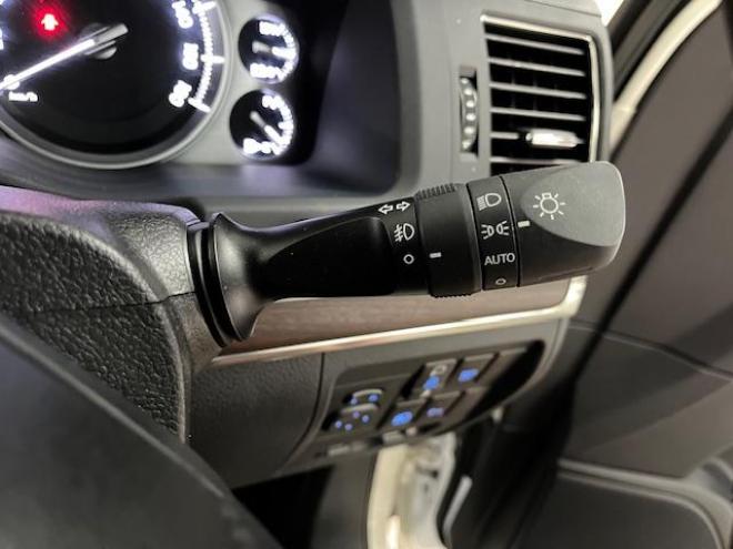 ランドクルーザー２００系後期型　ＺＸ　本州仕入　寒冷地仕様　禁煙車　トヨタセーフティセンス　純正２０インチＡＷ　純正１８ＡＷ＋スタッドレスタイヤ付　モデリスタスポイラー　電動サンルーフ　純正ブラウンレザーシート　純正ナビ（ワンセグ地デジ　Ｂｌｕｅｔｏｏｔｈ対応）＋バックカメラ　ブラインドスポット　車線逸脱警報　クルーズコントロール　ハイトコントロール　シートヒーター＆クーラー　ステアリングヒーター　両席パワーシート　ＥＴＣ 4WD 4600 5Dr