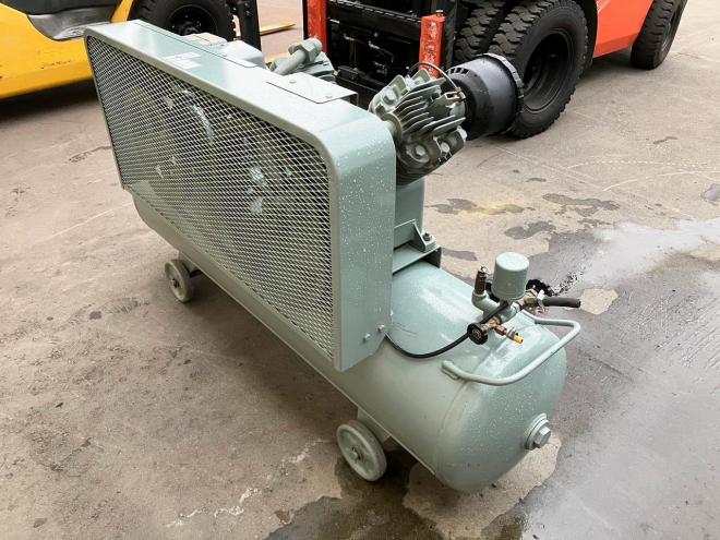 コンプレッサー日立　中古　三相200V　7.5馬力