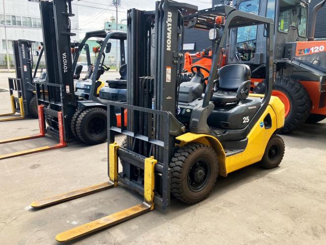 フォークリフトコマツ　中古　FD25T-17　ディーゼル