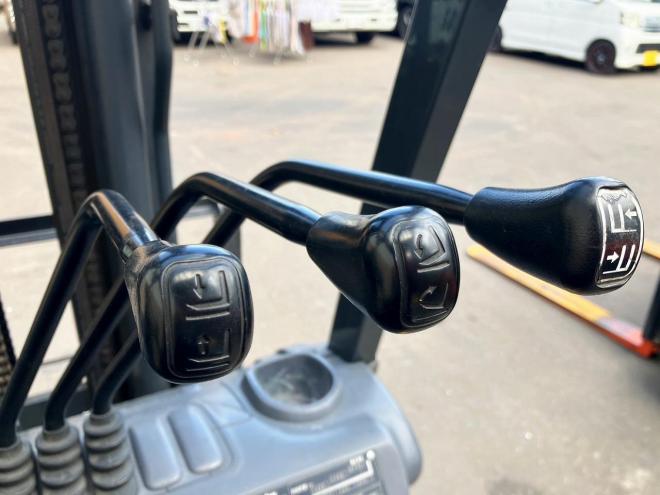 フォークリフトコマツ　中古　FD25T-17　ディーゼル