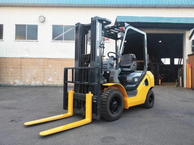 フォークリフトコマツ　中古　FD25T-17　ディーゼル