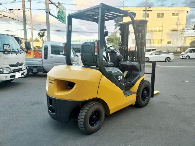 フォークリフトコマツ　中古　FD25T-17　ディーゼル