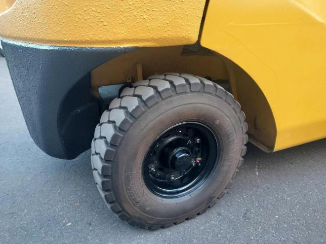 フォークリフトコマツ　中古　FD25T-17　ディーゼル