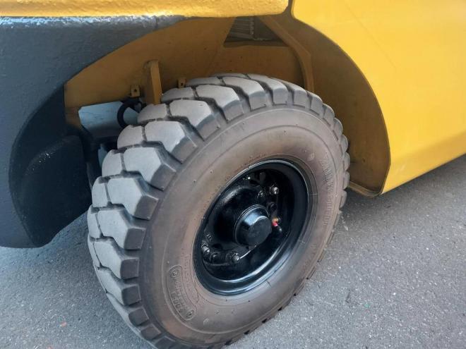 フォークリフトコマツ　中古　FD25T-17　ディーゼル