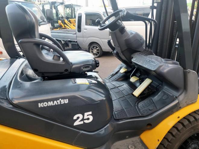 フォークリフトコマツ　中古　FD25T-17　ディーゼル