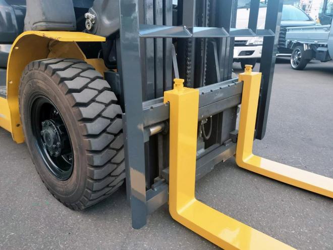 フォークリフトコマツ　中古　FD25T-17　ディーゼル