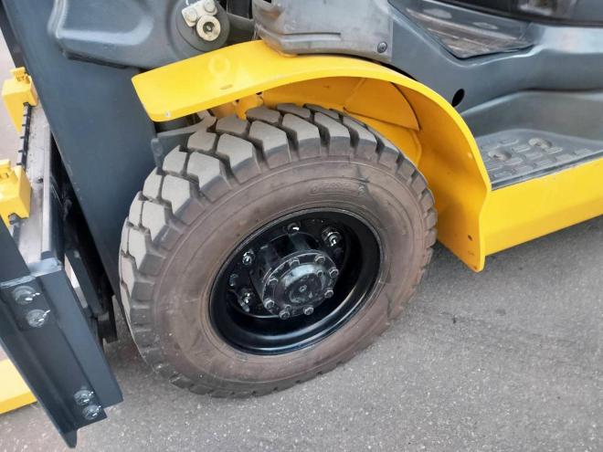 フォークリフトコマツ　中古　FD25T-17　ディーゼル