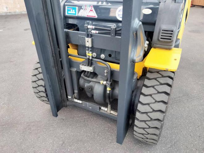 フォークリフトコマツ　中古　FD25T-17　ディーゼル