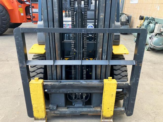 フォークリフトコマツ　中古　FD25T-17　ディーゼル