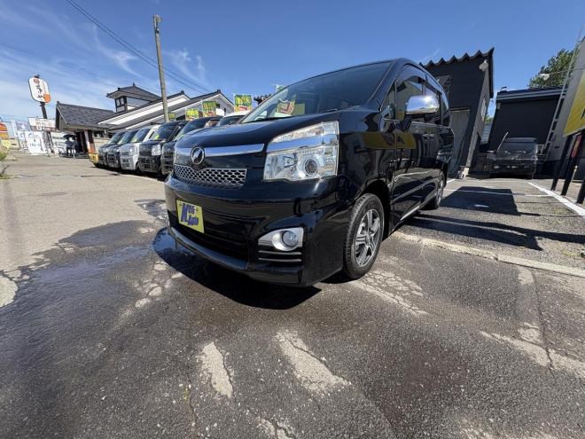 ヴォクシーVOXY 4WD ZS煌Ⅲ州仕入　寒冷地仕様　両パワースライド　ハーフレザーシート　8人乗　８インチフルセグナビ　Bluetooth　バックカメラ　アルミホイル　PUSHスタート　スペアー有　ビルトインETC　スタットレス　エンジンオイル交換　CVTF交換 4WD 2000 5Dr