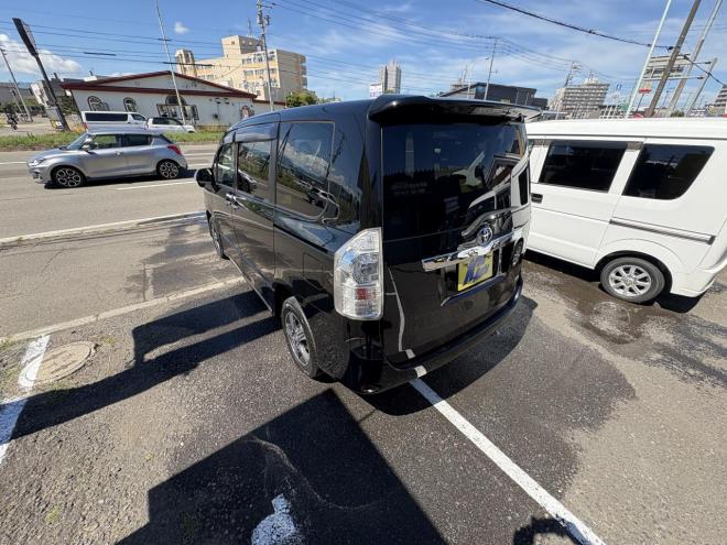 ヴォクシーVOXY 4WD ZS煌Ⅲ州仕入　寒冷地仕様　両パワースライド　ハーフレザーシート　8人乗　８インチフルセグナビ　Bluetooth　バックカメラ　アルミホイル　PUSHスタート　スペアー有　ビルトインETC　スタットレス　エンジンオイル交換　CVTF交換 4WD 2000 5Dr
