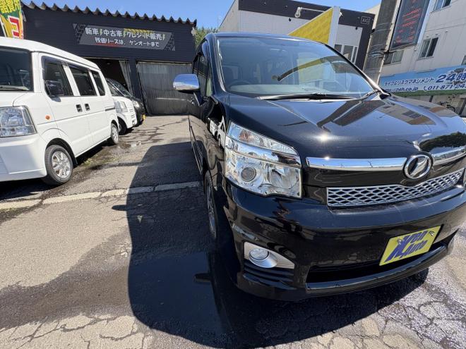 ヴォクシーVOXY 4WD ZS煌Ⅲ州仕入　寒冷地仕様　両パワースライド　ハーフレザーシート　8人乗　８インチフルセグナビ　Bluetooth　バックカメラ　アルミホイル　PUSHスタート　スペアー有　ビルトインETC　スタットレス　エンジンオイル交換　CVTF交換 4WD 2000 5Dr