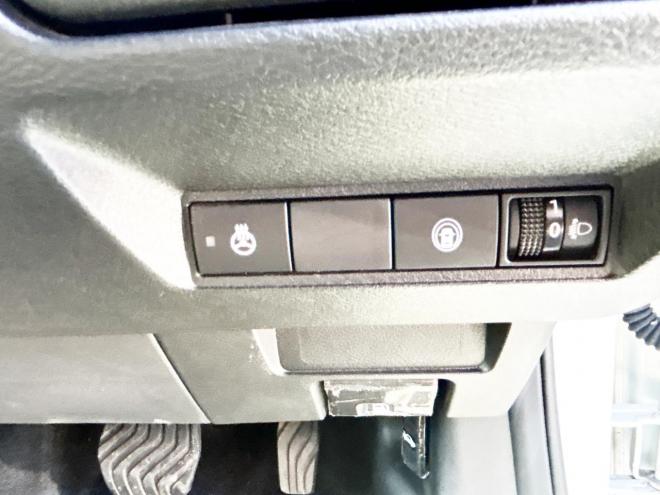 ノート1.2S FOUR 4WD　ローンが不安な方＜優遇ローン＞本州仕入　寒冷地　ナビ　ワンセグTV　エマ―ジェンシーブレーキ 4WD