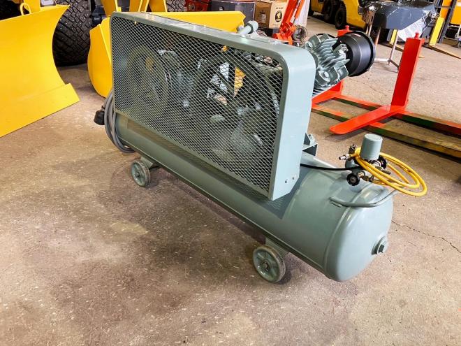 コンプレッサー日立　中古　三相200V　7.5馬力
