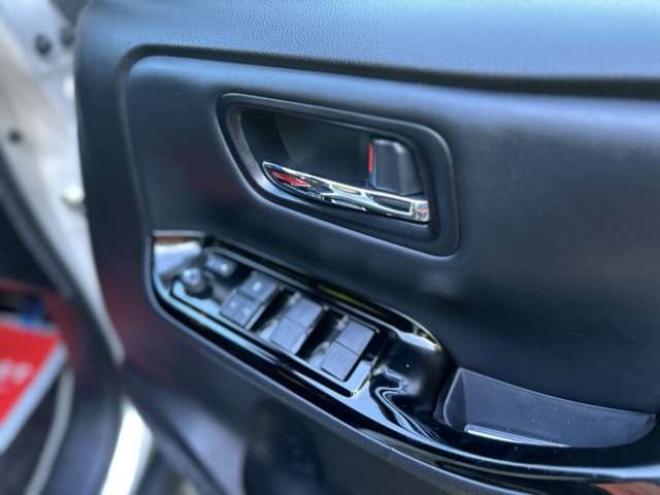 ヴォクシー2.0 ZS 煌III 4WD　ワンオーナー　両側パワースライドドア　純正エンジンスターター　前後ドライブレコーダー　バックカメラ　ETC　地デジナビ　アイドリングストップ　クルーズコントロール　パワステ　パワーウィンドウ 2000