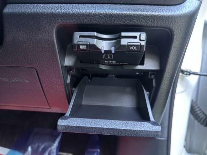 ヴォクシー2.0 ZS 煌III 4WD　ワンオーナー　両側パワースライドドア　純正エンジンスターター　前後ドライブレコーダー　バックカメラ　ETC　地デジナビ　アイドリングストップ　クルーズコントロール　パワステ　パワーウィンドウ 2000
