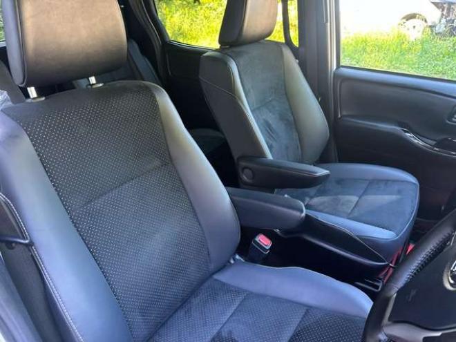 ヴォクシー2.0 ZS 煌III 4WD　ワンオーナー　両側パワースライドドア　純正エンジンスターター　前後ドライブレコーダー　バックカメラ　ETC　地デジナビ　アイドリングストップ　クルーズコントロール　パワステ　パワーウィンドウ 2000