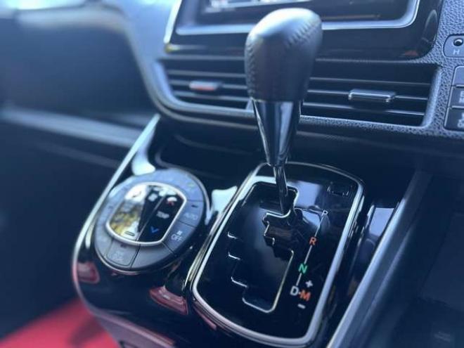 ヴォクシー2.0 ZS 煌III 4WD　ワンオーナー　両側パワースライドドア　純正エンジンスターター　前後ドライブレコーダー　バックカメラ　ETC　地デジナビ　アイドリングストップ　クルーズコントロール　パワステ　パワーウィンドウ 2000