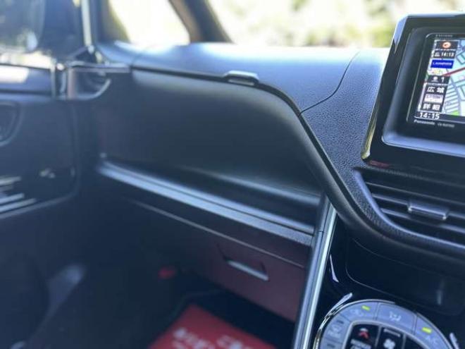 ヴォクシー2.0 ZS 煌III 4WD　ワンオーナー　両側パワースライドドア　純正エンジンスターター　前後ドライブレコーダー　バックカメラ　ETC　地デジナビ　アイドリングストップ　クルーズコントロール　パワステ　パワーウィンドウ 2000