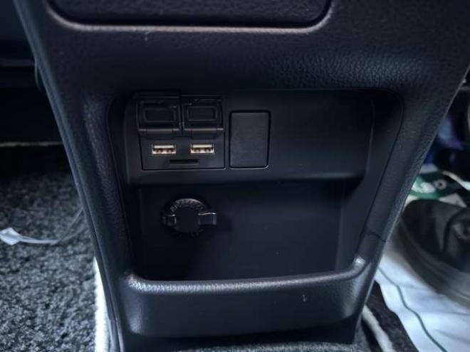ヴォクシー2.0 ZS 煌III 4WD　ワンオーナー　両側パワースライドドア　純正エンジンスターター　前後ドライブレコーダー　バックカメラ　ETC　地デジナビ　アイドリングストップ　クルーズコントロール　パワステ　パワーウィンドウ 2000