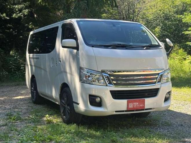 キャラバンNV350 2.5 ライダー プレミアムGX ロングボディ ディーゼルターボ 4WD　ベッドキット　ETC　後席モニター　革シート　社外ナビ　バックカメラ　ドライブレコーダー　リアヒーター　パワーウィンドウ　パワステ　社外アルミ 2500