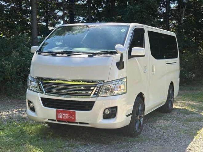 キャラバンNV350 2.5 ライダー プレミアムGX ロングボディ ディーゼルターボ 4WD　ベッドキット　ETC　後席モニター　革シート　社外ナビ　バックカメラ　ドライブレコーダー　リアヒーター　パワーウィンドウ　パワステ　社外アルミ 2500