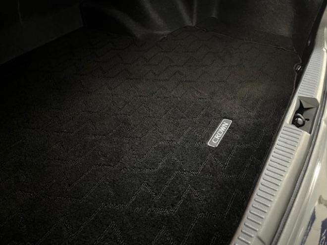 クラウンロイヤルサルーン　ｉ－ＦＯＵＲ　後期型　禁煙車　ＷＡＫＯＳバリアスコーティング済　純正１６インチＡＷ　社外１６ＡＷ＋スタッドレスタイヤ付　純正ＨＤＤナビ（フルセグ地デジ　ＤＶＤ再生　Ｂｌｕｅｔｏｏｔｈオーディオ　ミュージックサーバー）＋バックカメラ　コムテック前後ドライブレコーダー　クルーズコントロール　エンジンスターター　両席パワーシート　ＰＵＳＨスタート　スマートキー　横滑り防止装置　タイミングチェーン車　ＨＩＤ　ＥＴＣ 4WD 3000 5Dr