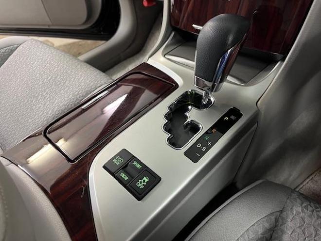 クラウンロイヤルサルーン　ｉ－ＦＯＵＲ　後期型　禁煙車　ＷＡＫＯＳバリアスコーティング済　純正１６インチＡＷ　社外１６ＡＷ＋スタッドレスタイヤ付　純正ＨＤＤナビ（フルセグ地デジ　ＤＶＤ再生　Ｂｌｕｅｔｏｏｔｈオーディオ　ミュージックサーバー）＋バックカメラ　コムテック前後ドライブレコーダー　クルーズコントロール　エンジンスターター　両席パワーシート　ＰＵＳＨスタート　スマートキー　横滑り防止装置　タイミングチェーン車　ＨＩＤ　ＥＴＣ 4WD 3000 5Dr