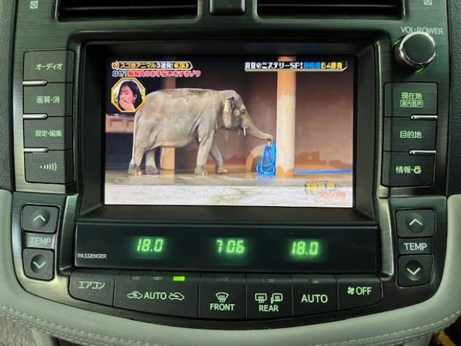 クラウンロイヤルサルーン　ｉ－ＦＯＵＲ　後期型　禁煙車　ＷＡＫＯＳバリアスコーティング済　純正１６インチＡＷ　社外１６ＡＷ＋スタッドレスタイヤ付　純正ＨＤＤナビ（フルセグ地デジ　ＤＶＤ再生　Ｂｌｕｅｔｏｏｔｈオーディオ　ミュージックサーバー）＋バックカメラ　コムテック前後ドライブレコーダー　クルーズコントロール　エンジンスターター　両席パワーシート　ＰＵＳＨスタート　スマートキー　横滑り防止装置　タイミングチェーン車　ＨＩＤ　ＥＴＣ 4WD 3000 5Dr