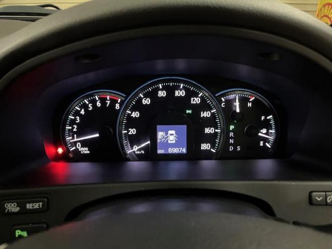 クラウンロイヤルサルーン　ｉ－ＦＯＵＲ　後期型　禁煙車　ＷＡＫＯＳバリアスコーティング済　純正１６インチＡＷ　社外１６ＡＷ＋スタッドレスタイヤ付　純正ＨＤＤナビ（フルセグ地デジ　ＤＶＤ再生　Ｂｌｕｅｔｏｏｔｈオーディオ　ミュージックサーバー）＋バックカメラ　コムテック前後ドライブレコーダー　クルーズコントロール　エンジンスターター　両席パワーシート　ＰＵＳＨスタート　スマートキー　横滑り防止装置　タイミングチェーン車　ＨＩＤ　ＥＴＣ 4WD 3000 5Dr
