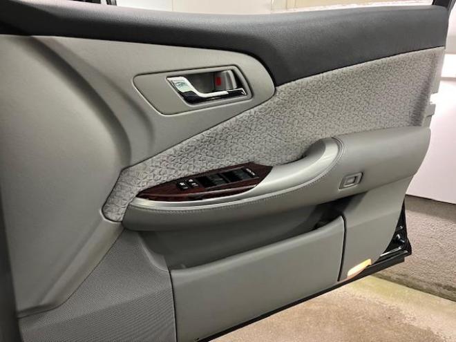 クラウンロイヤルサルーン　ｉ－ＦＯＵＲ　後期型　禁煙車　ＷＡＫＯＳバリアスコーティング済　純正１６インチＡＷ　社外１６ＡＷ＋スタッドレスタイヤ付　純正ＨＤＤナビ（フルセグ地デジ　ＤＶＤ再生　Ｂｌｕｅｔｏｏｔｈオーディオ　ミュージックサーバー）＋バックカメラ　コムテック前後ドライブレコーダー　クルーズコントロール　エンジンスターター　両席パワーシート　ＰＵＳＨスタート　スマートキー　横滑り防止装置　タイミングチェーン車　ＨＩＤ　ＥＴＣ 4WD 3000 5Dr