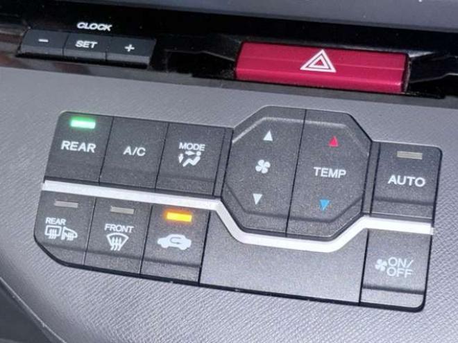 ステップワゴン2.0 G コンフォート セレクション 4WD　下廻防錆TVナビBカメ 2000