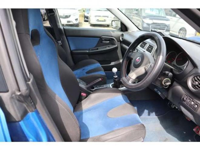 インプレッサSTI 2.0 WRX 4WD　6速マニュアル・ナビ・キーレス・社外マフラー・ローダウン・Tベル済み・R9/7月 2000