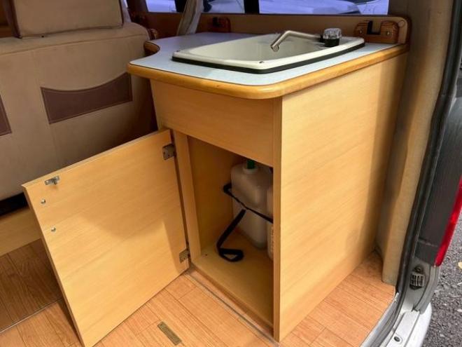 ハイエースワゴン 　キャンピングカー　ＥＴＣ　ナビ　スライドドア　ＡＴ　アルミホイール　エアコン　パワーウィンドウ　運転席エアバッグ 4WD 2700 4Dr