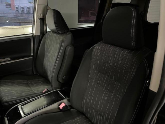 ヴォクシーＺＳ　キラメキⅡ　禁煙車　ＷＡＫＯＳバリアスコーティング済　純正１６インチＡＷ　社外１５ＡＷ＋スタッドレスタイヤ付　両側パワースライドドア　カロッツェリアナビ（フルセグ地デジ　ＤＶＤ再生　Ｂｌｕｅｔｏｏｔｈ　ミュージックサーバー）＋バックカメラ　アルパイン製１０．１リアフリップダウンモニター　ＰＵＳＨスタート　スマートキー　パドルシフト　ＨＩＤヘッドライト　タイミングチェーン　ＥＴＣ 4WD 2000 5Dr