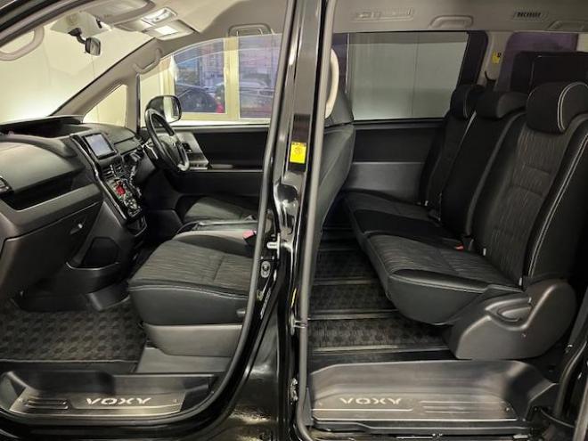 ヴォクシーＺＳ　キラメキⅡ　禁煙車　ＷＡＫＯＳバリアスコーティング済　純正１６インチＡＷ　社外１５ＡＷ＋スタッドレスタイヤ付　両側パワースライドドア　カロッツェリアナビ（フルセグ地デジ　ＤＶＤ再生　Ｂｌｕｅｔｏｏｔｈ　ミュージックサーバー）＋バックカメラ　アルパイン製１０．１リアフリップダウンモニター　ＰＵＳＨスタート　スマートキー　パドルシフト　ＨＩＤヘッドライト　タイミングチェーン　ＥＴＣ 4WD 2000 5Dr