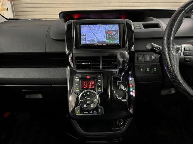 ヴォクシーＺＳ　キラメキⅡ　禁煙車　ＷＡＫＯＳバリアスコーティング済　純正１６インチＡＷ　社外１５ＡＷ＋スタッドレスタイヤ付　両側パワースライドドア　カロッツェリアナビ（フルセグ地デジ　ＤＶＤ再生　Ｂｌｕｅｔｏｏｔｈ　ミュージックサーバー）＋バックカメラ　アルパイン製１０．１リアフリップダウンモニター　ＰＵＳＨスタート　スマートキー　パドルシフト　ＨＩＤヘッドライト　タイミングチェーン　ＥＴＣ 4WD 2000 5Dr