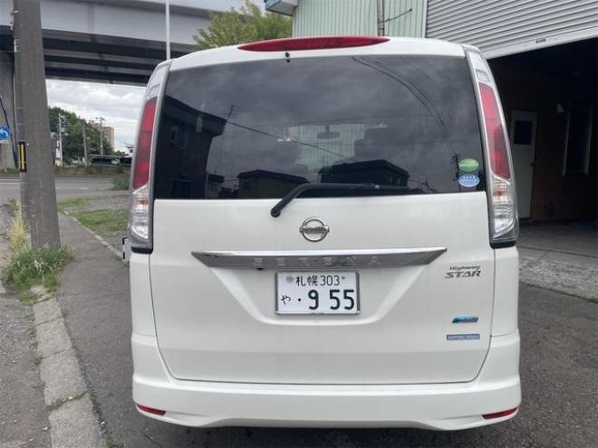 セレナハイウェイスター　４ＷＤ　バックカメラ　ナビ　ＴＶ　オートクルーズコントロール　両側電動スライドドア　スマートキー　電動格納ミラー　後席モニター　３列シート　ＣＶＴ　レンタカーアップ　アルミホイール　盗難防止システム 4WD 2000 5Dr