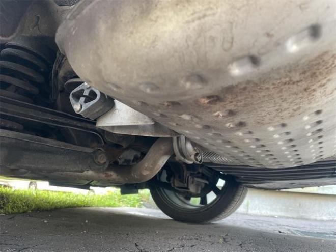 BMW３シリーズ ３２０ｉ　ハイラインパッケージ　ＦＲ車　アルミホイール　オートライト　ＨＩＤ　シートヒーター　ＡＴ　盗難防止システム　ＡＢＳ　ＣＤ　エアコン　パワーステアリング　パワーウィンドウ 2WD 2000 4Dr