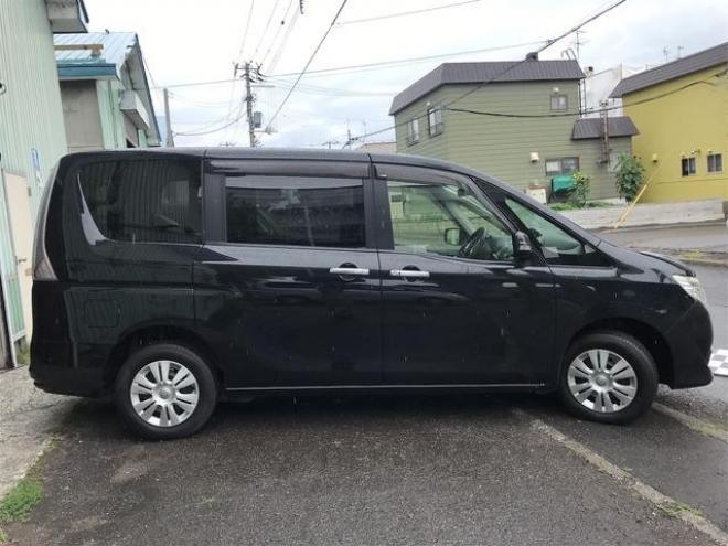 ランディ２．０Ｘ　セレナＯＥＭ　イベント開催値　下中　４ＷＤ　レーダーブレーキ　バックカメラ　ナビ　ＴＶ　オートクルーズコントロール　レーンアシスト　両側電動スライドドア　アイドリングストップ　３列シート　ＣＶＴ 4WD 2000 5Dr