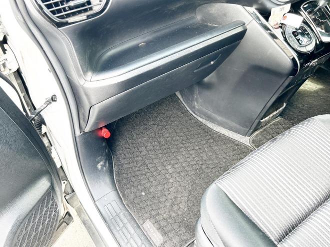 ノア2.0Si 4WD　ローンが不安な方＜優遇ローン＞　本州仕入　モデリスタエアロ　トヨタセーフティセンス 4WD