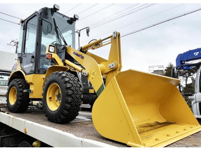 ホイールローダ2023年製　KOMATSU WA30-6E0　超低アワー（5.6） 4WD