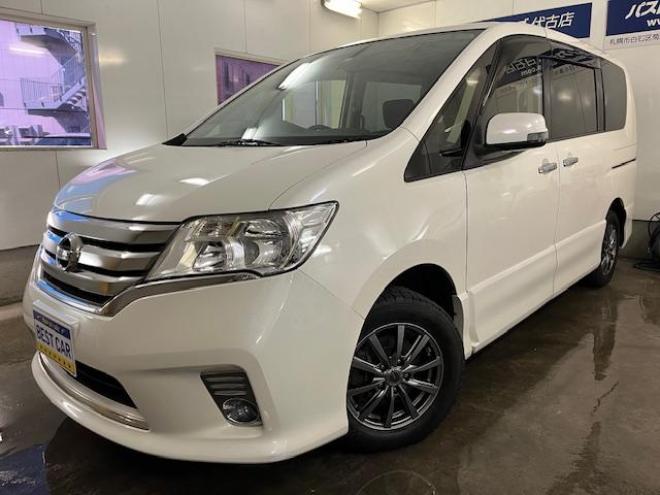 セレナハイウェイスター　Ｖセレクション　本州仕入　寒冷地仕様　禁煙車　ＷＡＫＯＳバリアスコーティング済　純正１６インチＡＷ　社外１５ＡＷ＋スタッドレスタイヤ付　両側パワースライドドア　純正ナビ（フルセグ地デジ　ＤＶＤ再生　Ｂｌｕｅｔｏｏｔｈオーディオ）＋バックカメラ　クルーズコントロール　アイドリングストップ　横滑り防止装置　ＨＩＤ　ＥＴＣ 　タイミングチェーン 4WD 2000 5Dr