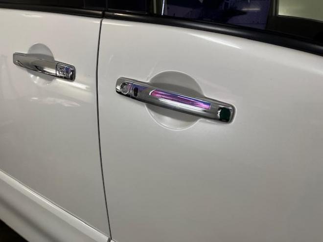 セレナハイウェイスター　Ｖセレクション　本州仕入　寒冷地仕様　禁煙車　ＷＡＫＯＳバリアスコーティング済　純正１６インチＡＷ　社外１５ＡＷ＋スタッドレスタイヤ付　両側パワースライドドア　純正ナビ（フルセグ地デジ　ＤＶＤ再生　Ｂｌｕｅｔｏｏｔｈオーディオ）＋バックカメラ　クルーズコントロール　アイドリングストップ　横滑り防止装置　ＨＩＤ　ＥＴＣ 　タイミングチェーン 4WD 2000 5Dr
