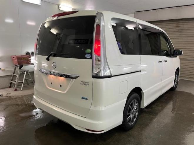 セレナハイウェイスター　Ｖセレクション　本州仕入　寒冷地仕様　禁煙車　ＷＡＫＯＳバリアスコーティング済　純正１６インチＡＷ　社外１５ＡＷ＋スタッドレスタイヤ付　両側パワースライドドア　純正ナビ（フルセグ地デジ　ＤＶＤ再生　Ｂｌｕｅｔｏｏｔｈオーディオ）＋バックカメラ　クルーズコントロール　アイドリングストップ　横滑り防止装置　ＨＩＤ　ＥＴＣ 　タイミングチェーン 4WD 2000 5Dr