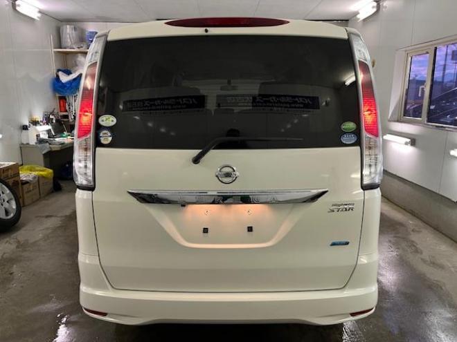 セレナハイウェイスター　Ｖセレクション　本州仕入　寒冷地仕様　禁煙車　ＷＡＫＯＳバリアスコーティング済　純正１６インチＡＷ　社外１５ＡＷ＋スタッドレスタイヤ付　両側パワースライドドア　純正ナビ（フルセグ地デジ　ＤＶＤ再生　Ｂｌｕｅｔｏｏｔｈオーディオ）＋バックカメラ　クルーズコントロール　アイドリングストップ　横滑り防止装置　ＨＩＤ　ＥＴＣ 　タイミングチェーン 4WD 2000 5Dr