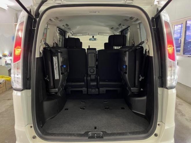 セレナハイウェイスター　Ｖセレクション　本州仕入　寒冷地仕様　禁煙車　ＷＡＫＯＳバリアスコーティング済　純正１６インチＡＷ　社外１５ＡＷ＋スタッドレスタイヤ付　両側パワースライドドア　純正ナビ（フルセグ地デジ　ＤＶＤ再生　Ｂｌｕｅｔｏｏｔｈオーディオ）＋バックカメラ　クルーズコントロール　アイドリングストップ　横滑り防止装置　ＨＩＤ　ＥＴＣ 　タイミングチェーン 4WD 2000 5Dr
