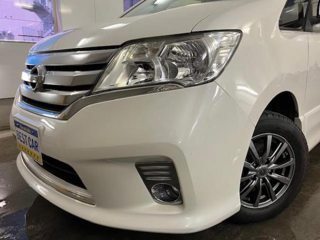 セレナハイウェイスター　Ｖセレクション　本州仕入　寒冷地仕様　禁煙車　ＷＡＫＯＳバリアスコーティング済　純正１６インチＡＷ　社外１５ＡＷ＋スタッドレスタイヤ付　両側パワースライドドア　純正ナビ（フルセグ地デジ　ＤＶＤ再生　Ｂｌｕｅｔｏｏｔｈオーディオ）＋バックカメラ　クルーズコントロール　アイドリングストップ　横滑り防止装置　ＨＩＤ　ＥＴＣ 　タイミングチェーン 4WD 2000 5Dr